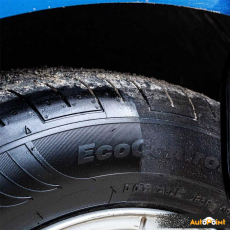 Спрей за блясък на гуми Carbonax 720мл 104